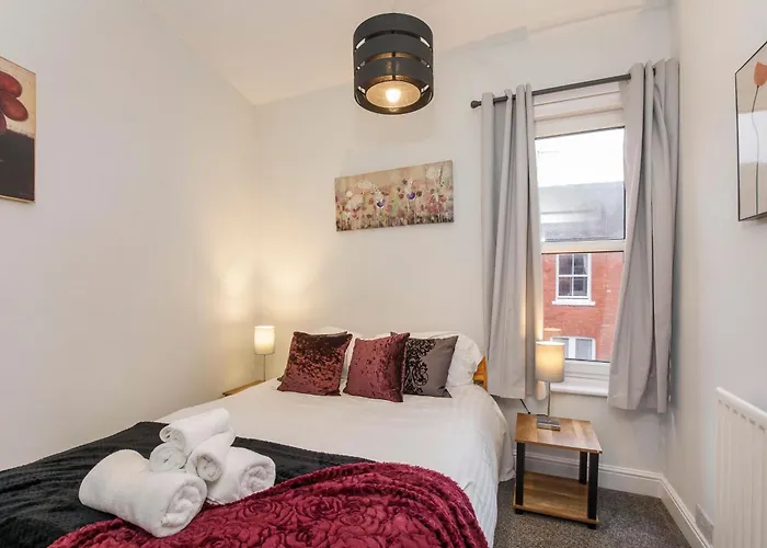 Pet Friendly, Free Netflix 3 Bed House Near York City Center