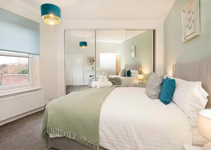 Pet Friendly, Free Netflix 3 Bed House Near York City Center